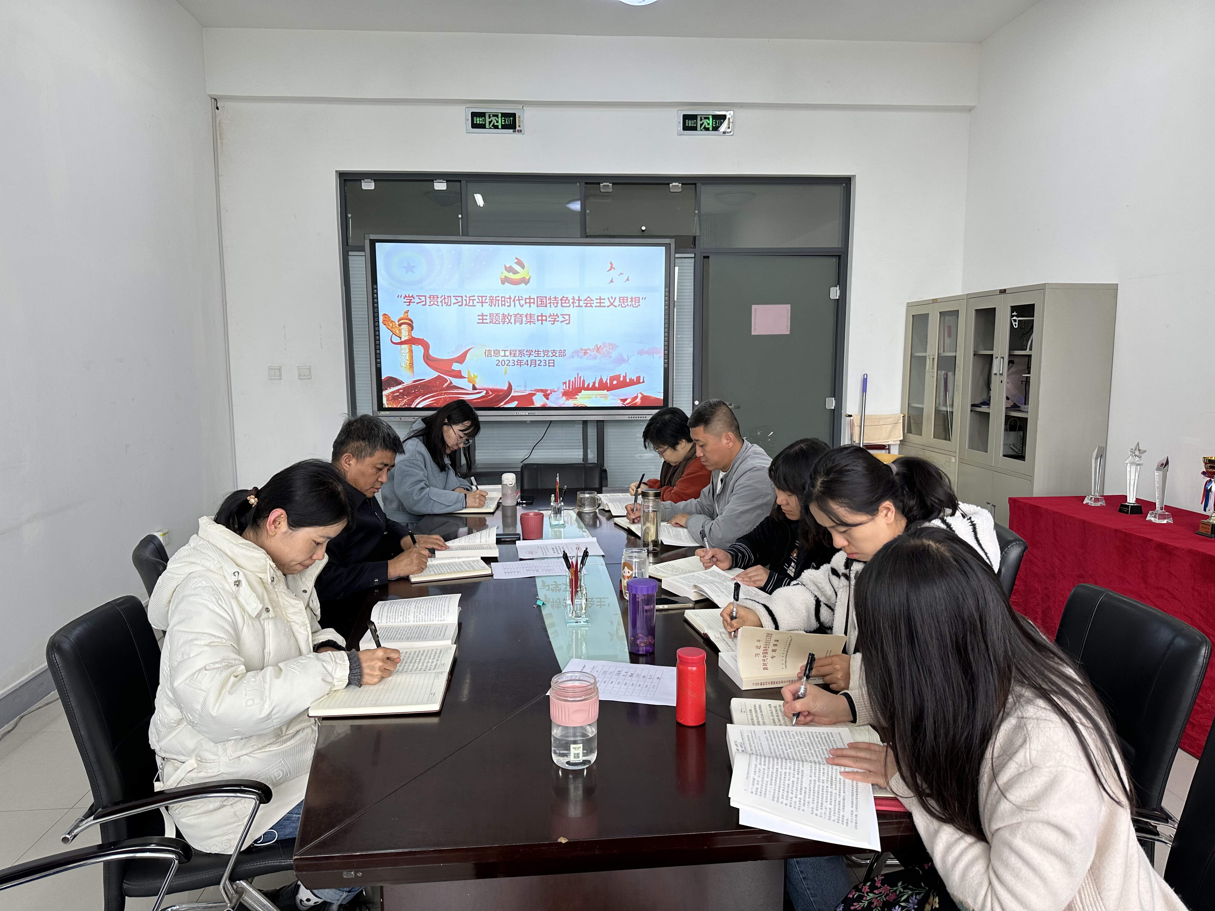 下午学生支部1.jpg 下午学生支部1.jpg