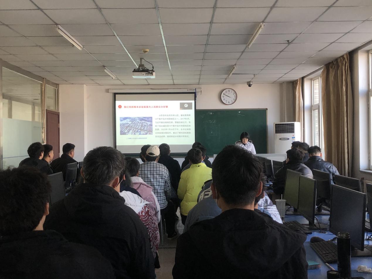 胡瑞老师给学生上开学第一课2.jpg 胡瑞老师给学生上开学第一课2.jpg