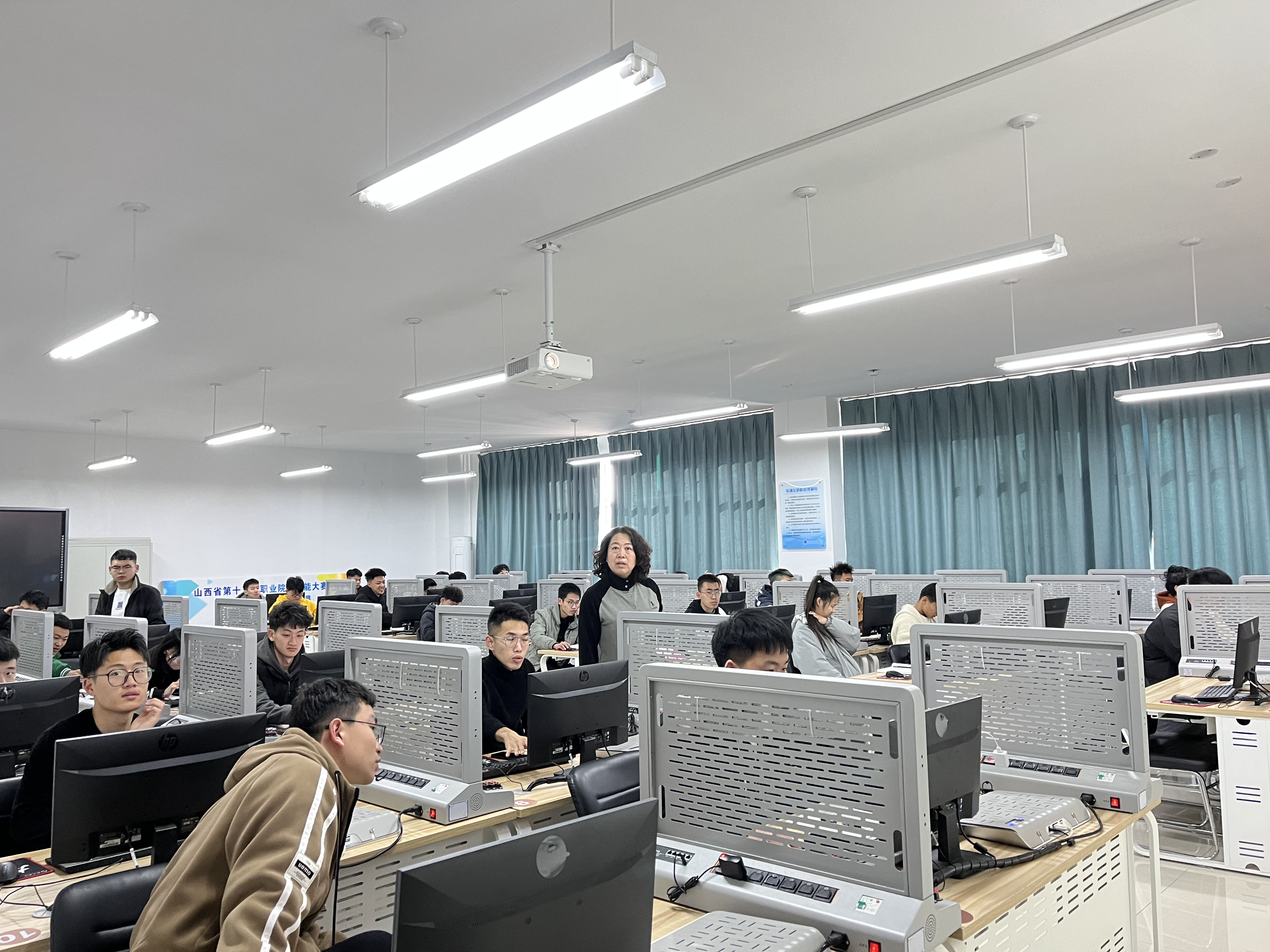 现场照片2.jpg 现场照片2.jpg