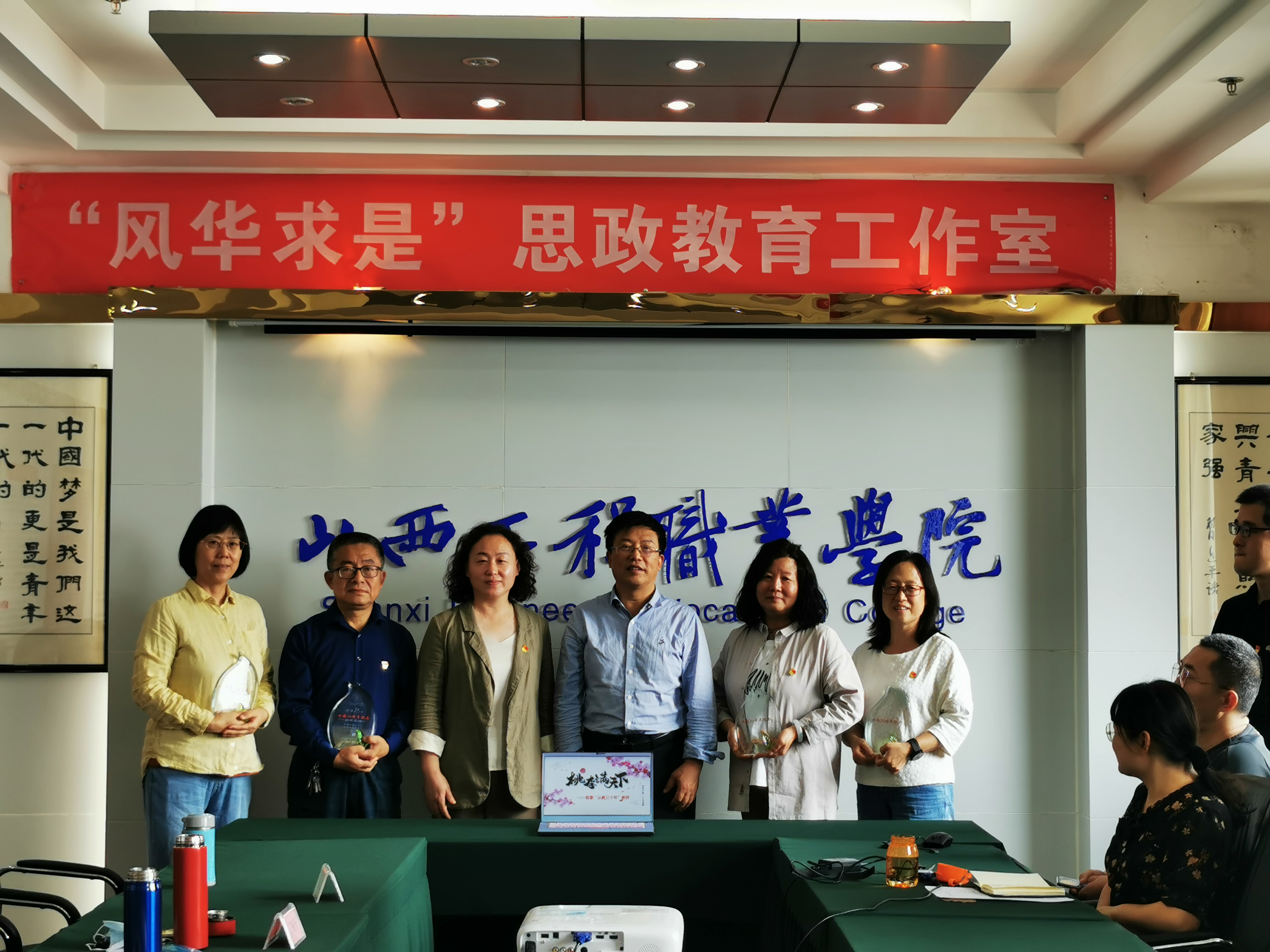 e95671195f7453c140cd86b1b09bc94.jpg e95671195f7453c140cd86b1b09bc94.jpg