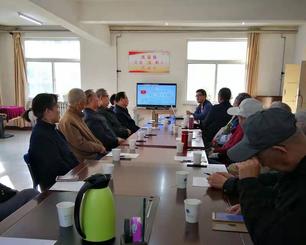 老干科作讲座.jpg 老干科作讲座.jpg